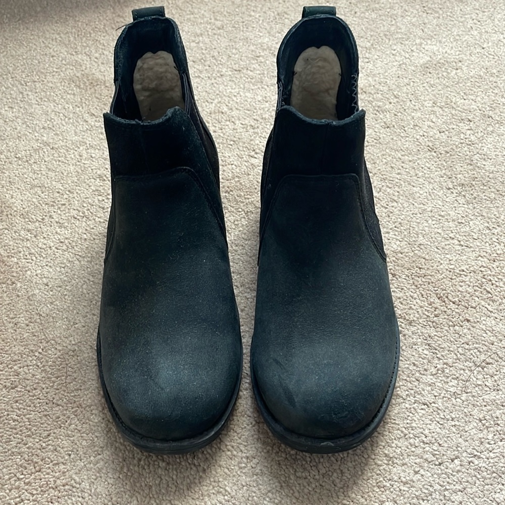 Ugg Chelsea Boots Black Suede Leather Sherpa Women’s Size 8